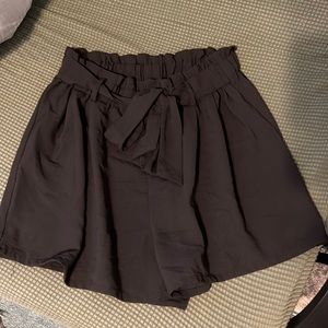 Large timing shorts with tie in Black